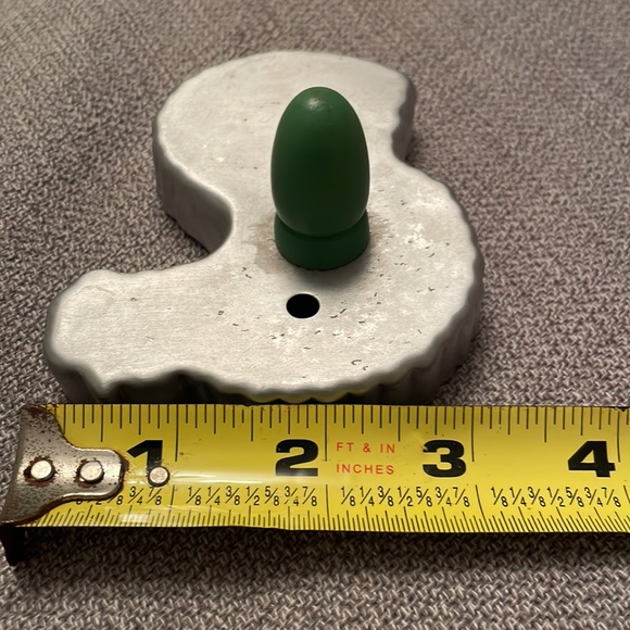 Vintage Aluminum Rooster Farmhouse Cookie Cutter with Green Wood Handle - Picture 5 of 9